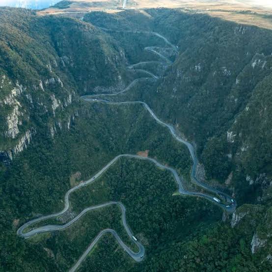 Domingo de sol lota a serra do Rio do Rastro