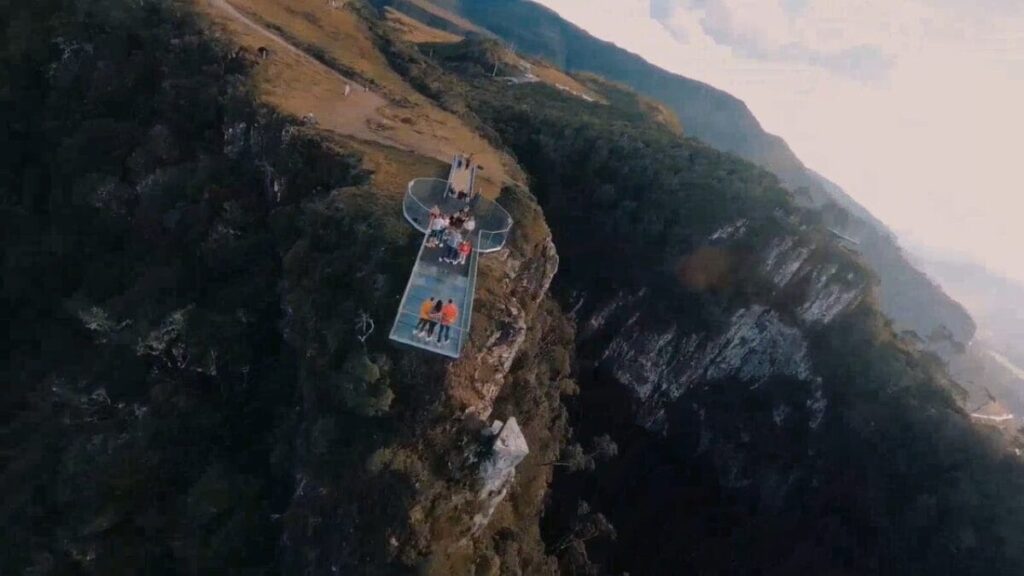 Passarela de vidro sobre abismo de 200 metros é nova atração radical em Urubici