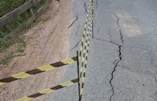 Ponte do Alto Rio Molha apresenta desnível e tráfego fica em meia pista em Urussanga