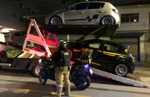 Dois motoristas são presos após racha na BR-101