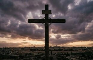 Sábado de Aleluia marca silêncio e espera antes da Páscoa