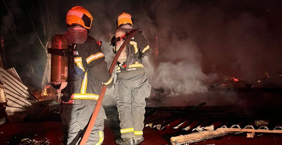Incêndio consome residência de 40 metros quadrados em Orleans