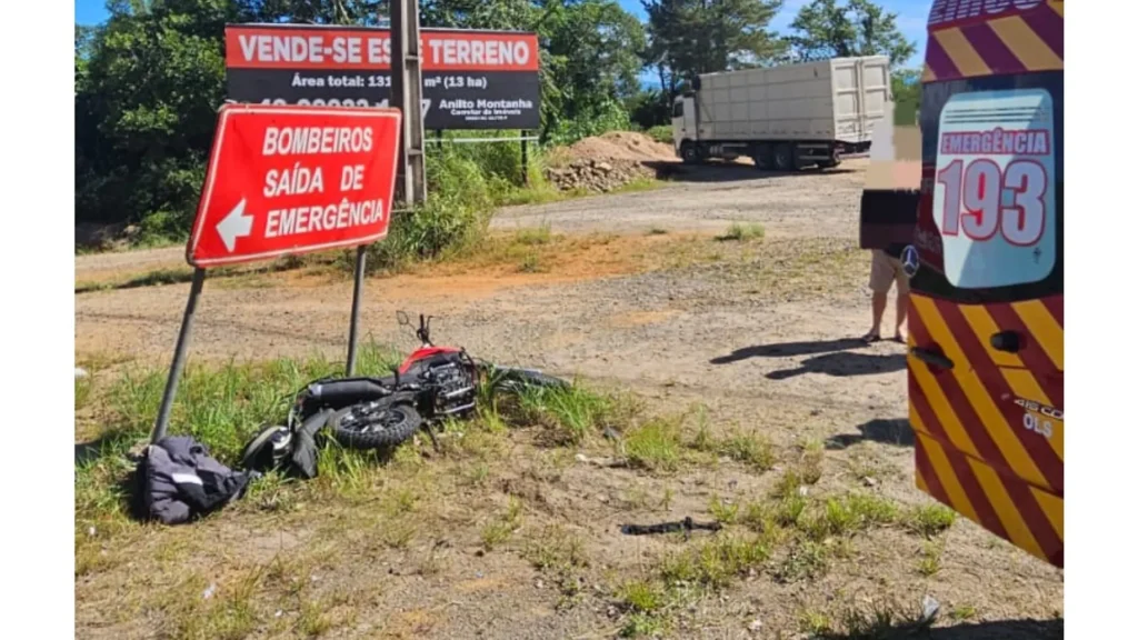 Motociclista fica ferido após sair da pista e bater em placa na SC-108, em Orleans