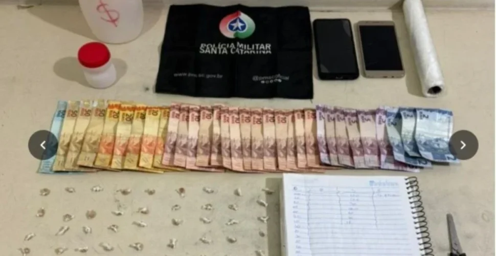 Dupla é presa por suspeita de tráfico de drogas em Balneário Arroio do Silva