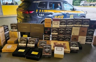 PRF apreende quase 300 garrafas de vinho trazidas irregularmente da Argentina na BR-101
