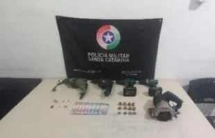 PM prende quatro pessoas e apreende crack em residência de Araranguá