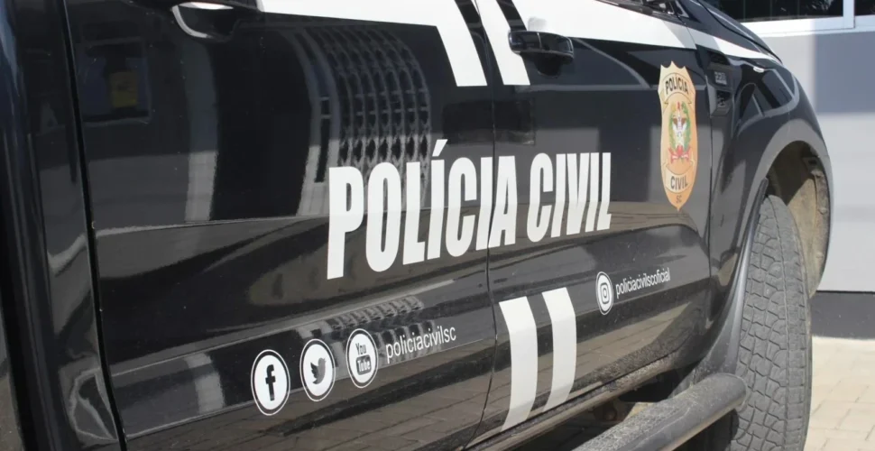 Mulher é indiciada após inventar crime para tentar recuperar carro em Criciúma