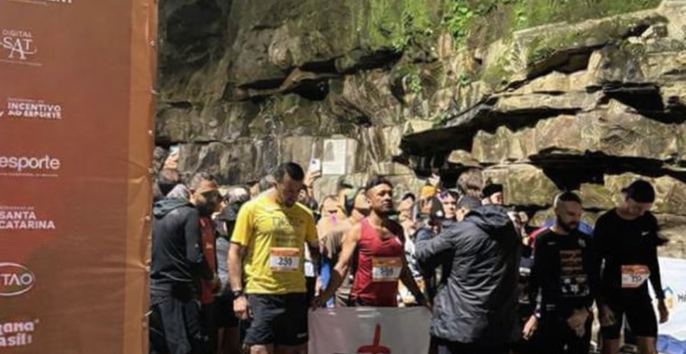 Atletas partem do paredão do Zé Diabo rumo ao topo da serra do Rio do Rastro
