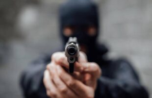 Assalto a posto de combustível em Jaguaruna termina em troca de tirou