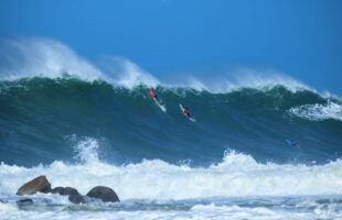 Laguna recebe o CBSurf Big Wave Mormaii 2026 com ondas gigantes na praia do Cardoso
