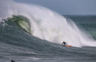 Prefeito Preto Crippa celebra novos tempos para o turismo de Laguna durante campeonato de ondas grandes