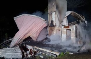 Incêndio em chalé de Urubici deixa bebê ferido e mobiliza bombeiros