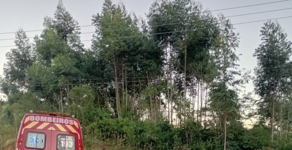 Colisão entre moto e caminhonete deixa jovem ferido em Urussanga
