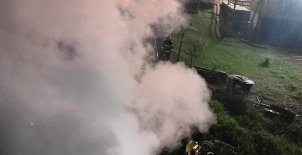 Incêndio em madeireira mobiliza bombeiros em Lauro Müller