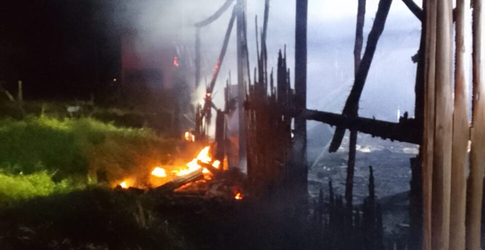 Incêndio atinge galpão de 60 m² durante a madrugada em Imaruí