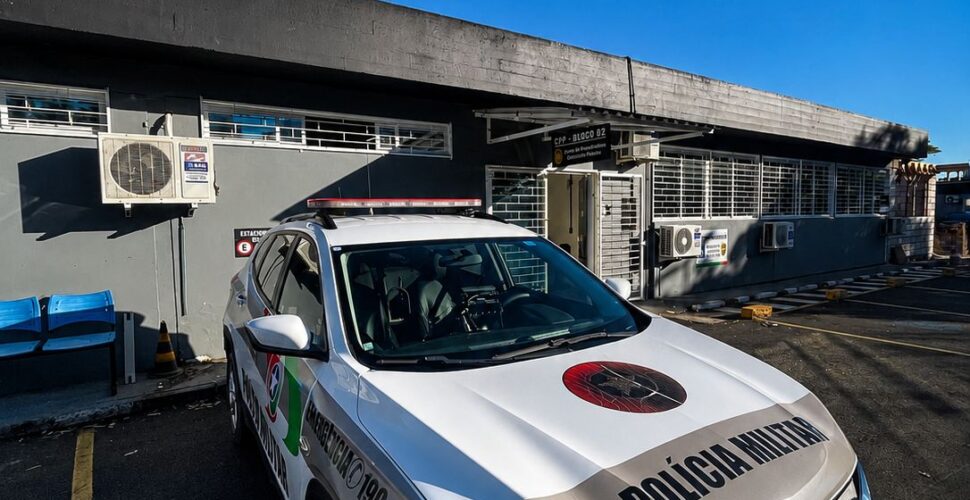 Homem é preso por descumprir medida protetiva e ameaçar ex-companheira em Lauro Müller