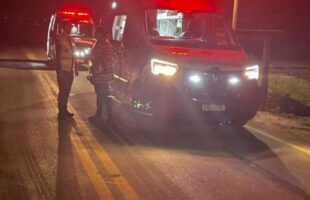 Equipes do SAMU e Bombeiros atendem acidente de moto no Itanema em Lauro Müller