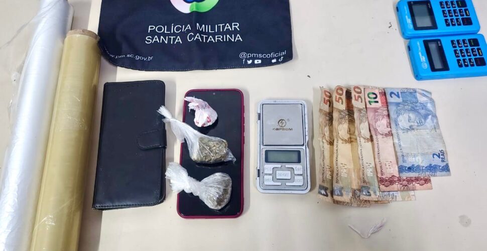 Homem é preso por tráfico de drogas após monitoramento da PM em Orleans