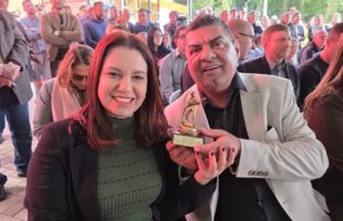 Coopercocal é homenageada por contribuição na construção do quartel dos Bombeiros em Cocal do Sul