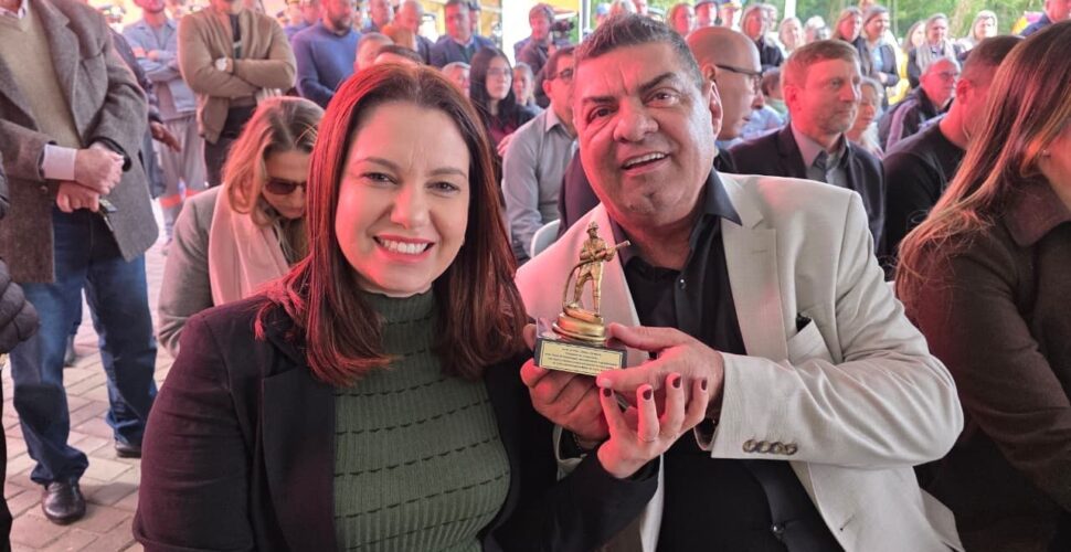 Coopercocal é homenageada por contribuição na construção do quartel dos Bombeiros em Cocal do Sul