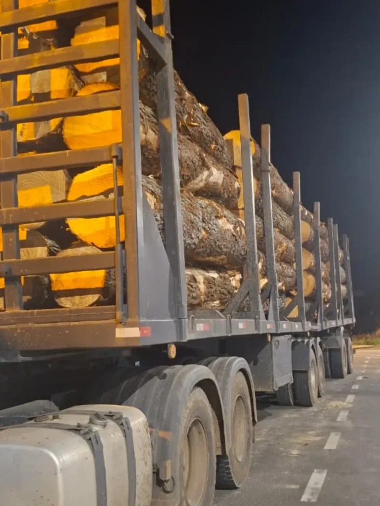 Carreta com 12 toneladas de excesso de peso é flagrada em Gravatal