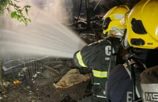 Incêndio atinge residência no bairro Coloninha em Araranguá