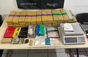 Operação apreende mais de 45 quilos de drogas e prende suspeito em Araranguá