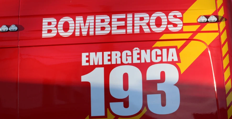 Policial rodoviário fica gravemente ferido após ser atingido por motocicleta na BR-282