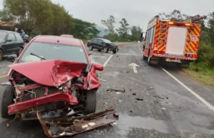 Criança fica ferida após colisão envolvendo três veículos em Sombrio