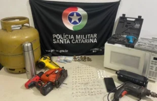 Idoso tenta esconder droga ao engolir pedra de crack e acaba detido em Balneário Gaivota
