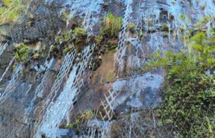 Frio intenso congela paredões na Serra do Rio do Rastro e mobiliza ação preventiva