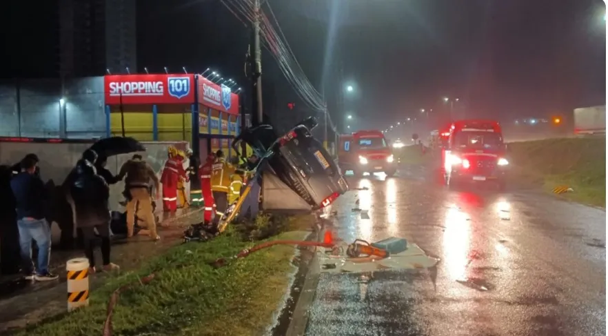 Duas jovens morrem em grave acidente na BR-101, em Barra Velha
