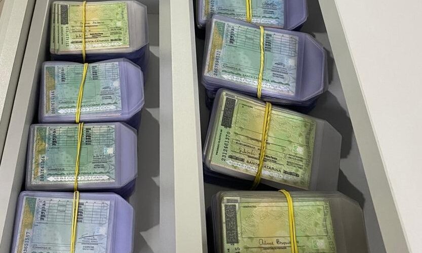Detran-SC alerta para retirada de CNHs antes da destruição dos documentos