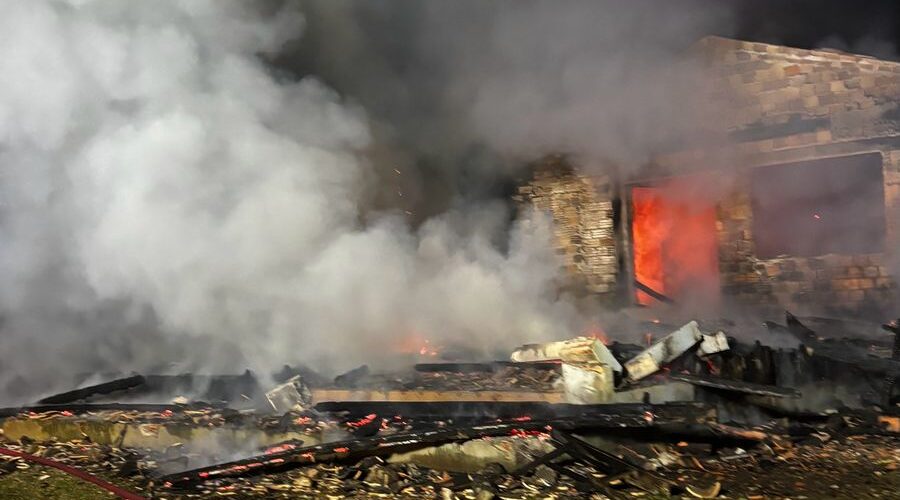 Incêndio destrói residência no bairro São Victor, em Treviso