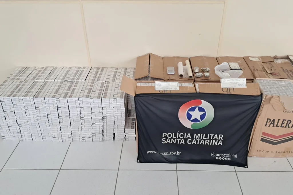 Jovem é presa e mais de 700 maços de cigarros contrabandeados são apreendidos em Criciúma
