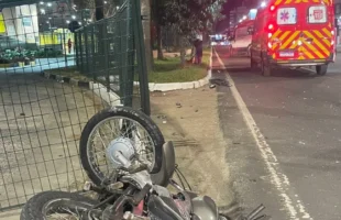 Motociclista sofre queda e fica ferido na Avenida Centenário, em Criciúma