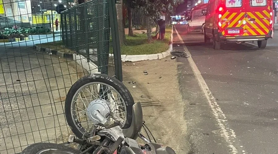 Motociclista sofre queda e fica ferido na Avenida Centenário, em Criciúma