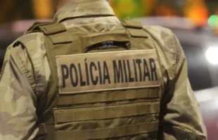 Mulher é presa após ameaçar companheira com faca durante discussão em Araranguá