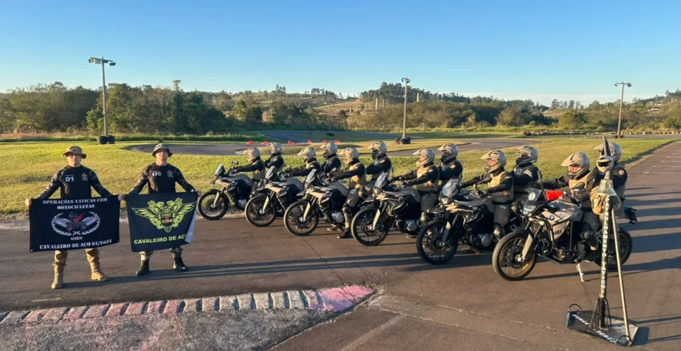 Mais de 20 policiais concluem curso tático com motocicletas em Criciúma