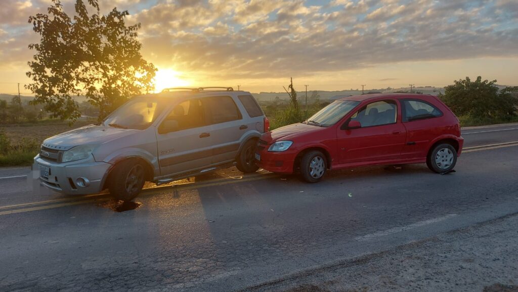 Criança fica ferida após acidente entre dois carros na SC-443, em Morro da Fumaça