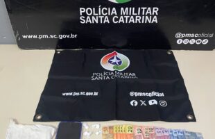 Homem é preso por tráfico de drogas durante fiscalização da PM em Lauro Müller