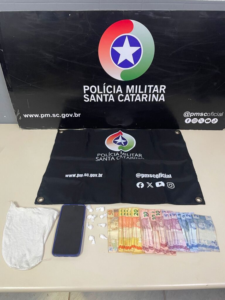 Homem é preso por tráfico de drogas durante fiscalização da PM em Lauro Müller