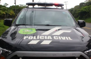Dupla suspeita de assalto a mercado é presa pela Polícia Civil em Araranguá
