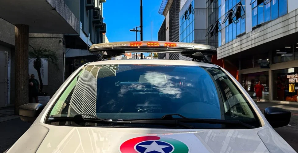 Dois homens são presos com munições e drogas durante abordagem em Criciúma