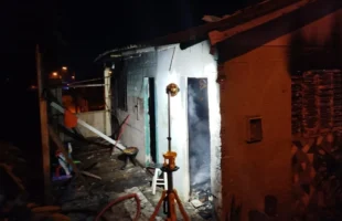Incêndio atinge residência e causa danos em Turvo