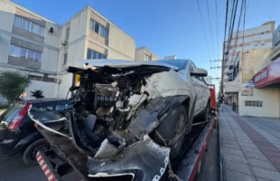Colisão entre carros deixa uma motorista ferida no Centro de Criciúma