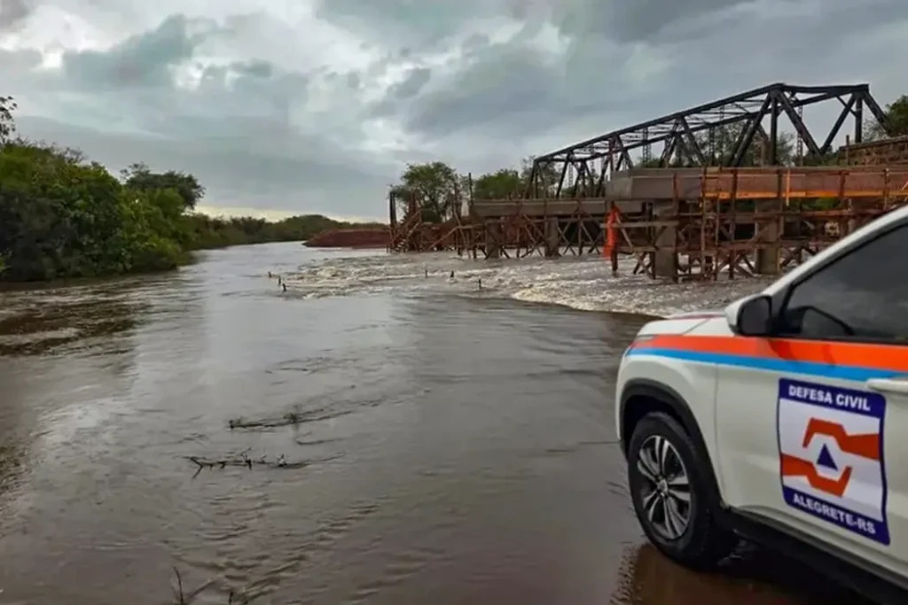 Tempestades deixam danos em 43 cidades do RS e Defesa Civil alerta para temporais em SC