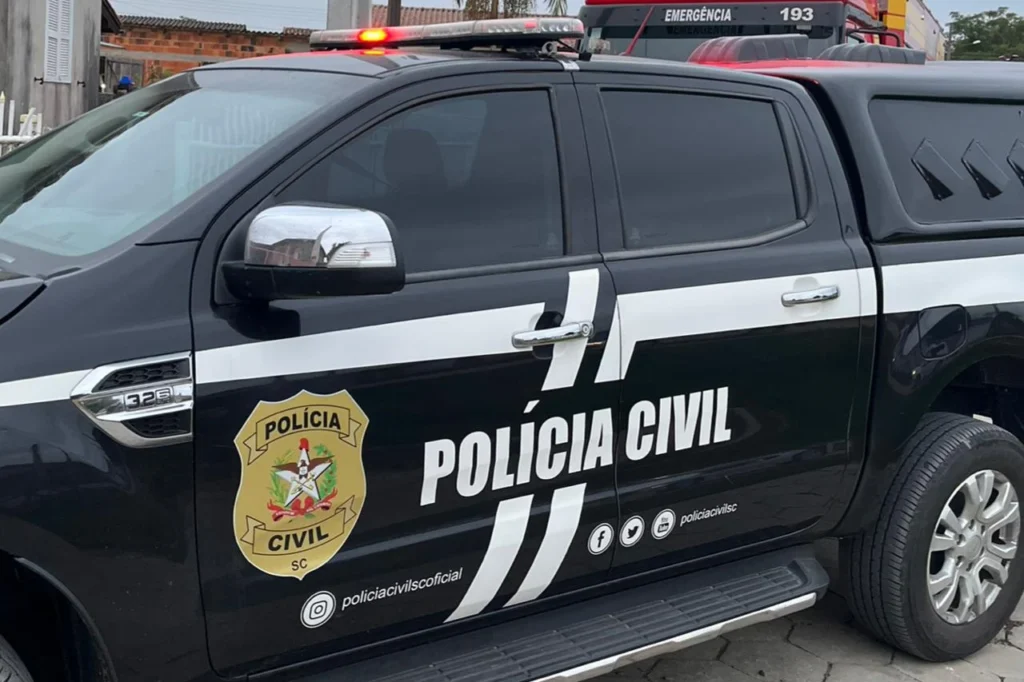 Operação da Polícia Civil investiga possível adulteração de caminhões em SC e no Paraná