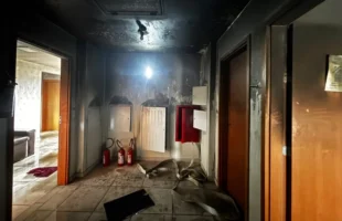 Incêndio em apartamento deixa mulher ferida e mobiliza bombeiros em Criciúma
