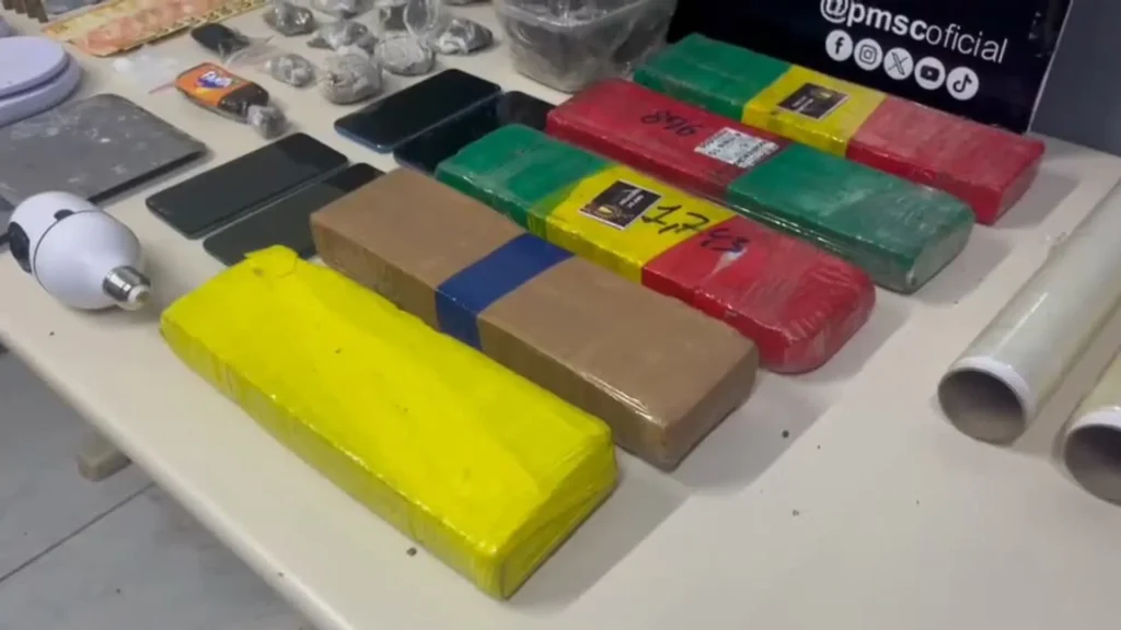 Polícia Militar apreende mais de 5 quilos de drogas e prende suspeito por tráfico em Criciúma